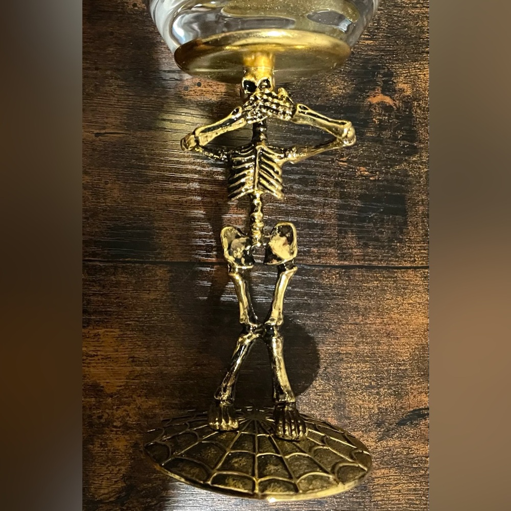 Set Of 2 Metal Skeleton Wine Glasses Gold Halloween  Spider Web New - Picture 3 of 4